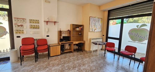 Putignano 2000 Locale Angolare Ideale Per Ufficio, Ottimo Stato.